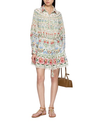 模特儿示范图 - 点击放大 - FARM RIO - Printed Scalloped Hem Shirt Dress