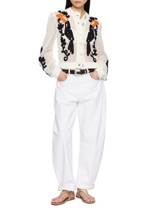 模特儿示范图 - 点击放大 - FARM RIO - Embroidered Open Knit Cardigan