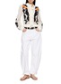 模特儿示范图 - 点击放大 - FARM RIO - Embroidered Open Knit Cardigan