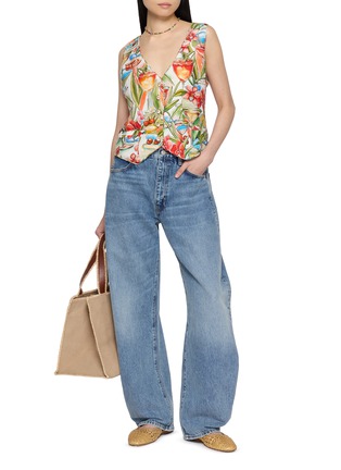 模特儿示范图 - 点击放大 - FARM RIO - V-Neck Printed Vest