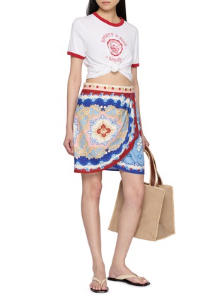 模特儿示范图 - 点击放大 - FARM RIO - Printed Wrap Mini Skirt