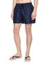 模特儿示范图 - 点击放大 - FRESCOBOL CARIOCA - Wavy Pattern Drawstring Swim Shorts