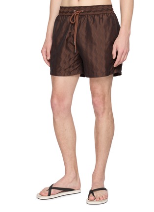 模特儿示范图 - 点击放大 - FRESCOBOL CARIOCA - Wavy Pattern Jacquard Drawstring Swim Shorts