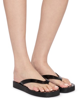 模特儿示范图 - 点击放大 - PEDDER RED - Studs Leather Bodie Sandals