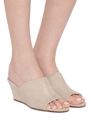 模特儿示范图 - 点击放大 - PEDDER RED - Dallas 60 Suede Leather Wedge Heeled Sandals