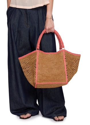 模特儿示范图 - 点击放大 - LIMAIA - Nivo Raffia Tote Bag