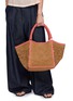 模特儿示范图 - 点击放大 - LIMAIA - Nivo Raffia Tote Bag