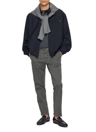 模特儿示范图 - 点击放大 - PIACENZA 1733 - Crewneck Silk Cashmere Knit Sweater