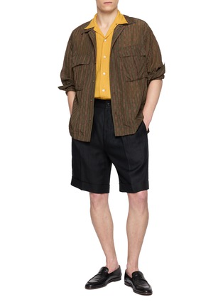 模特儿示范图 - 点击放大 - TOMORROWLAND - Back Belt Pleated Linen Shorts