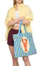 模特儿示范图 - 点击放大 - NOTICE ME - Lobster Printed Canvas Tote