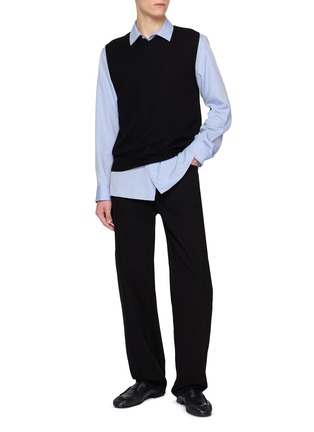 模特儿示范图 - 点击放大 - THE ROW - V-Neck Cashmere Vest