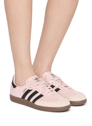 模特儿示范图 - 点击放大 - ADIDAS - 女款 SAMBA OG W 系带运动鞋