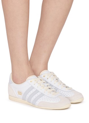 模特儿示范图 - 点击放大 - ADIDAS - 女款 JAPAN W 系带运动鞋