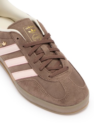 细节 - 点击放大 - ADIDAS - 女款 GAZELLE INDOOR 绒面皮运动鞋