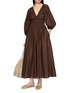 模特儿示范图 - 点击放大 - MATTEAU - Shirred Plunge Cotton Midi Dress