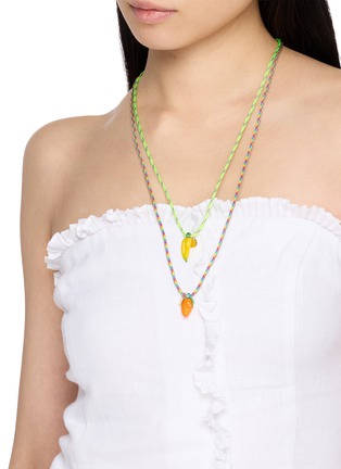 模特儿示范图 - 点击放大 - SORBET ISLAND - Banana Charm Adjustable Necklace