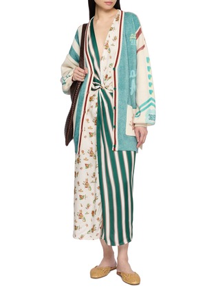模特儿示范图 - 点击放大 - ME369 - Liv Sporty Graphic Stripe Cardigan
