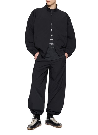 模特儿示范图 - 点击放大 - ALEXANDERWANG - Perforated Logo Track Pants