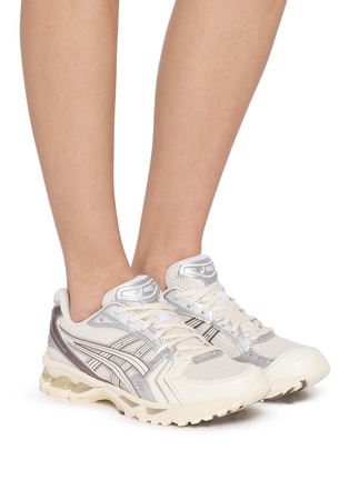 模特儿示范图 - 点击放大 - ASICS - GEL-KAYANO 14 Unisex Sneakers