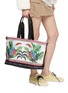 正面 -点击放大 - FARM RIO - Toucan With Foliage Destiny Shoulder Bag