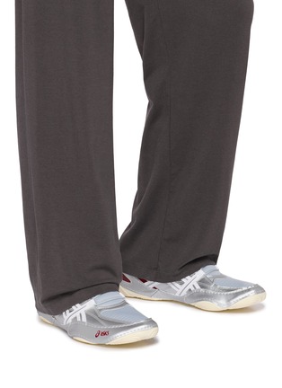 模特儿示范图 - 点击放大 - ASICS - HYPERSYNC Men's Sneakers