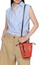 模特儿示范图 - 点击放大 - LOEWE x PAULA's IBIZA - Braid Pocket Bucket Crossbody Bag