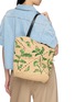 模特儿示范图 - 点击放大 - LOEWE x PAULA's IBIZA - Puzzle Fold Raffia Leather Tote Bag