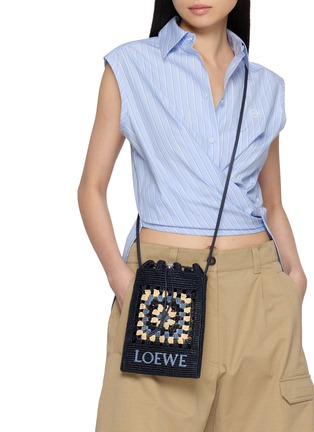 模特儿示范图 - 点击放大 - LOEWE x PAULA's IBIZA - Crochet Crossbody Bag