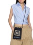 模特儿示范图 - 点击放大 - LOEWE x PAULA's IBIZA - Crochet Crossbody Bag