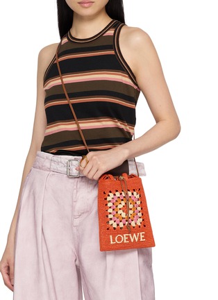 模特儿示范图 - 点击放大 - LOEWE x PAULA's IBIZA - Crochet Crossbody Bag