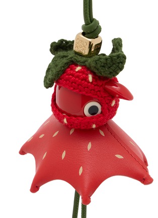 细节 - 点击放大 - LOEWE - Strawberry Crochet Leather Charm