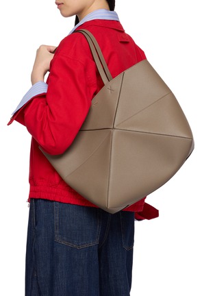 模特儿示范图 - 点击放大 - LOEWE - 中号 PUZZLE 皮革托特包