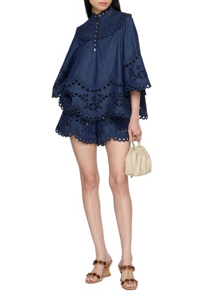 模特儿示范图 - 点击放大 - ZIMMERMANN - Embroidered Cut Out Cotton Shorts