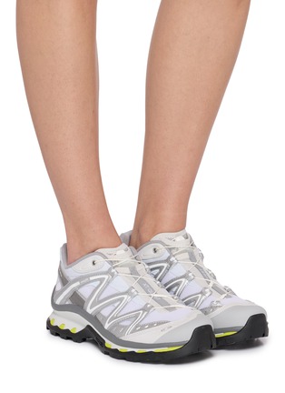 模特儿示范图 - 点击放大 - SALOMON - XT-QUEST Unisex Sneaker