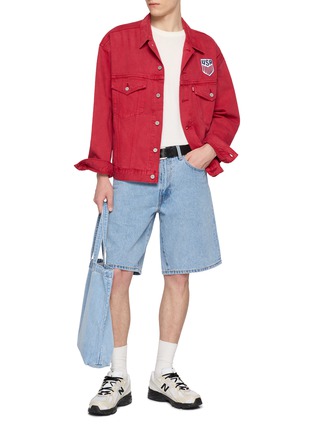 模特儿示范图 - 点击放大 - LEVI'S - X World Cup Standard 478 Denim Baggy Shorts