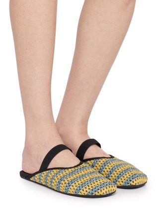模特儿示范图 - 点击放大 - FLOWZE SHOES - FLÒ MULE Drawstring Leather Sandals