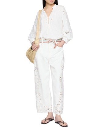 模特儿示范图 - 点击放大 - EDITION - Eyelet Embroidered Denim Pants
