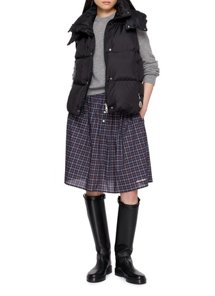 模特儿示范图 - 点击放大 - MONCLER - Macareux Hooded Puffer Gilet