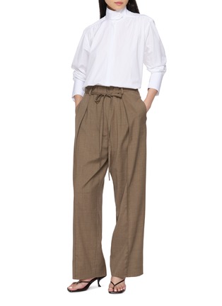 模特儿示范图 - 点击放大 - BOURRIENNE PARIS X - High Officer Strap Collar Shirt