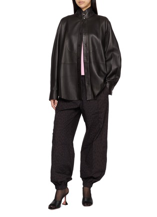 模特儿示范图 - 点击放大 - NACKIYÉ - High Neck Button Up Leather Jacket