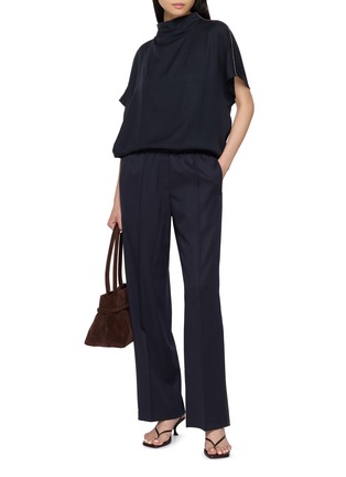 模特儿示范图 - 点击放大 - PESERICO - Mock Neck Embellished Short Sleeve Top