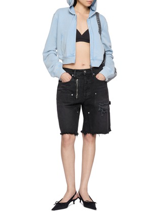 模特儿示范图 - 点击放大 - ALEXANDERWANG - 烫钻短款连帽拉链卫衣