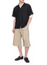 模特儿示范图 - 点击放大 - STUDIO NICHOLSON - Pleated Wide Leg Shorts