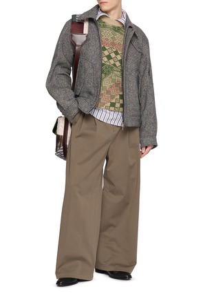 模特儿示范图 - 点击放大 - DRIES VAN NOTEN - Vince Funnel Neck Jacket