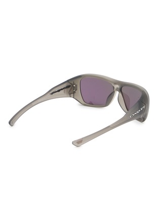模特儿示范图 - 点击放大 - OAKLEY - Rectangular Sunglasses