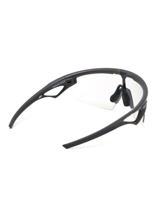 模特儿示范图 - 点击放大 - OAKLEY - Wraparound Shield Performance Glasses