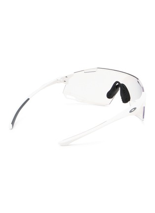 模特儿示范图 - 点击放大 - OAKLEY - Shield Performance Glasses