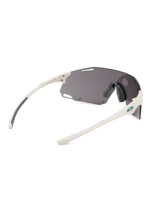 模特儿示范图 - 点击放大 - OAKLEY - Shield Visor Sunglasses