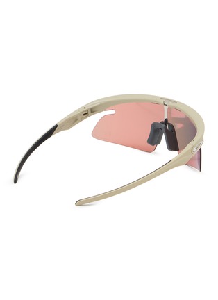 模特儿示范图 - 点击放大 - OAKLEY - Shield Visor Sunglasses