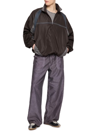 模特儿示范图 - 点击放大 - MAISON MARGIELA - Contrast Panel Zip-Up Track Jacket